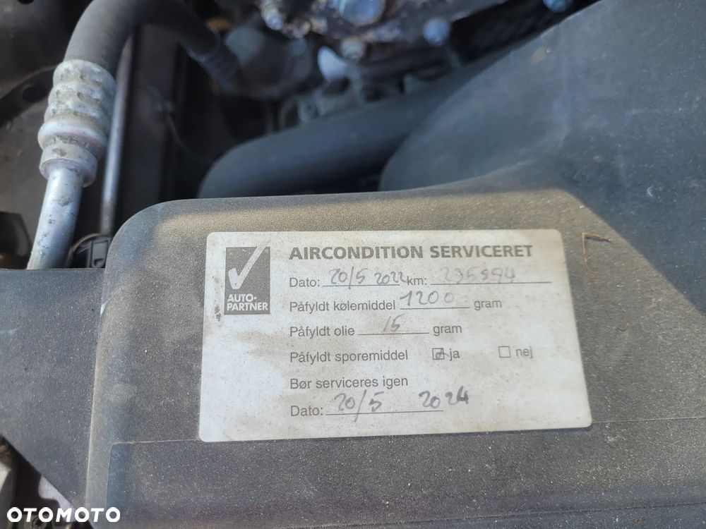 BMW Seria 5 523i - 33