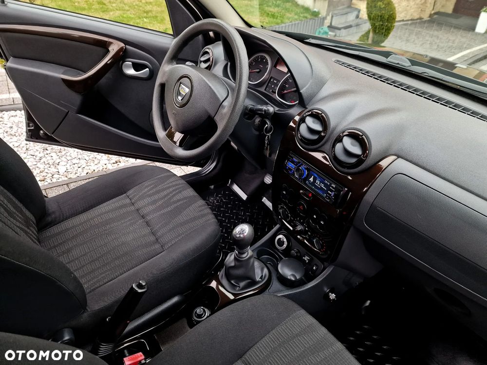 Dacia Duster 1.6 Laureate 4x4 - 11