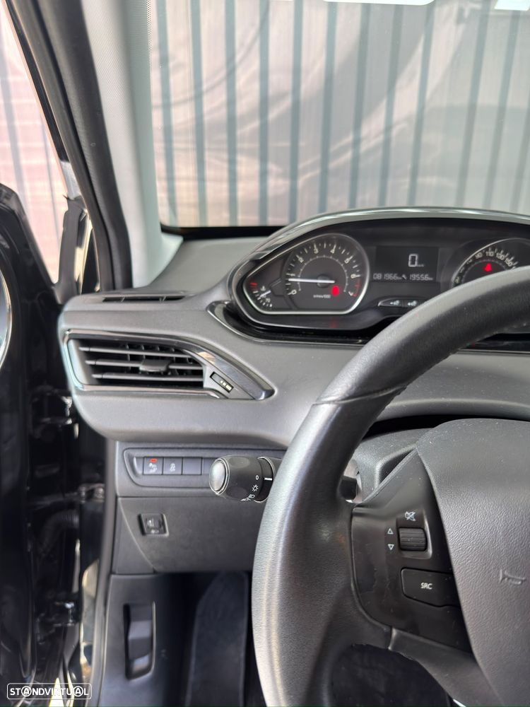 Peugeot 208 1.2 VTi Active - 19