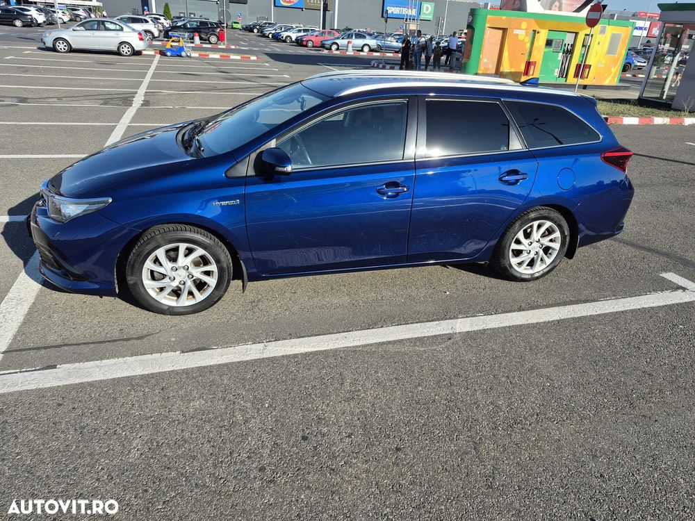Toyota Auris 1.8 L VVT-i HSD Luna - 2