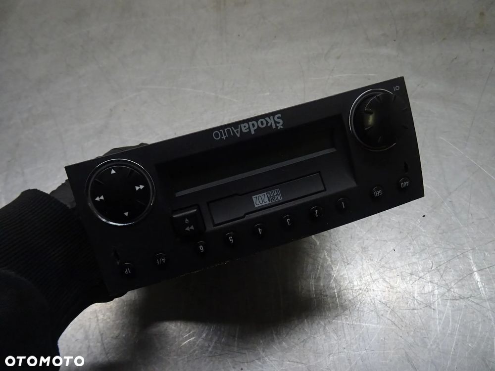 SKODA FABIA I KOMBI 99-03 1.2B RADIO - 1