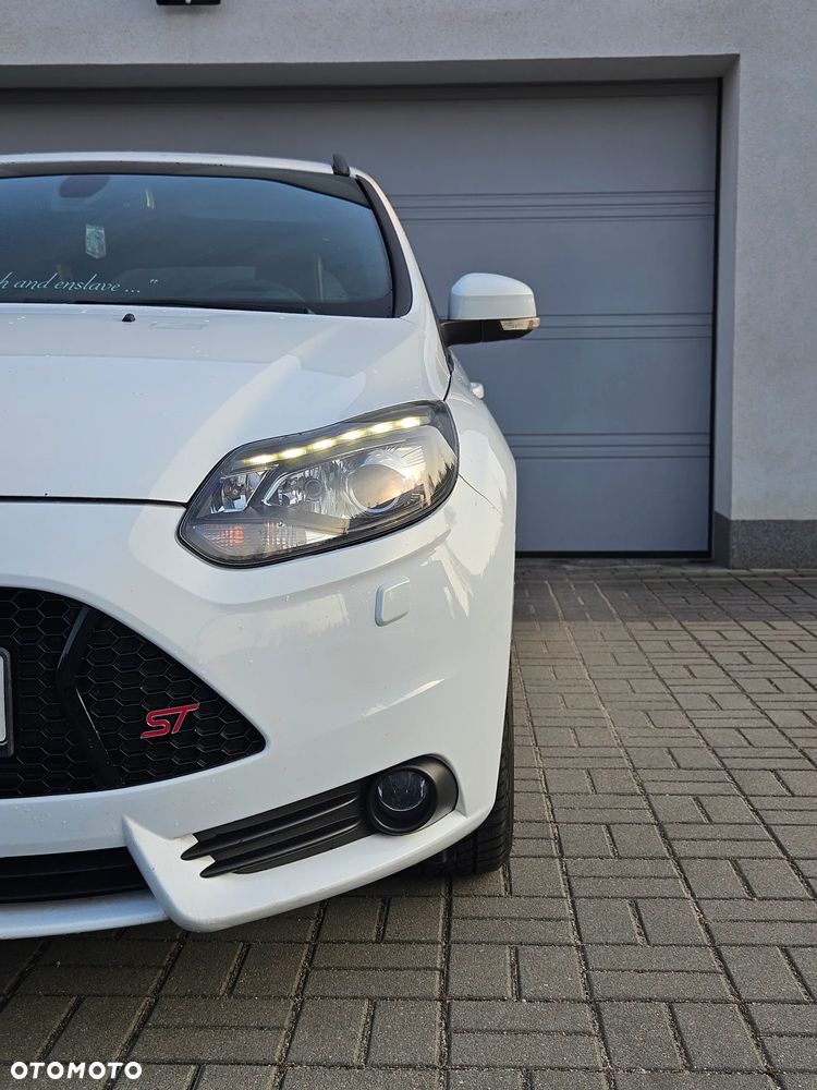 Ford Focus 2.0 EcoBoost ST mit Leder-Sport-Paket - 11
