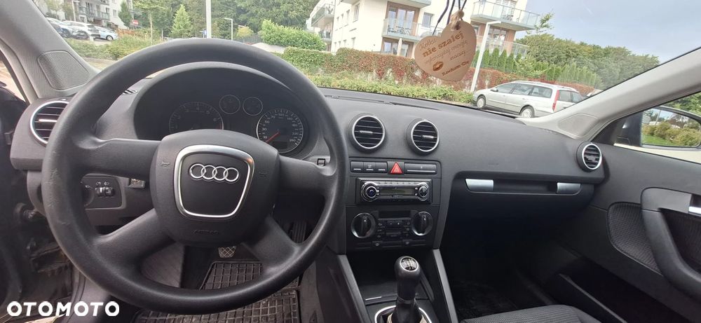 Audi A3 Sportback 1.6 Ambiente - 14