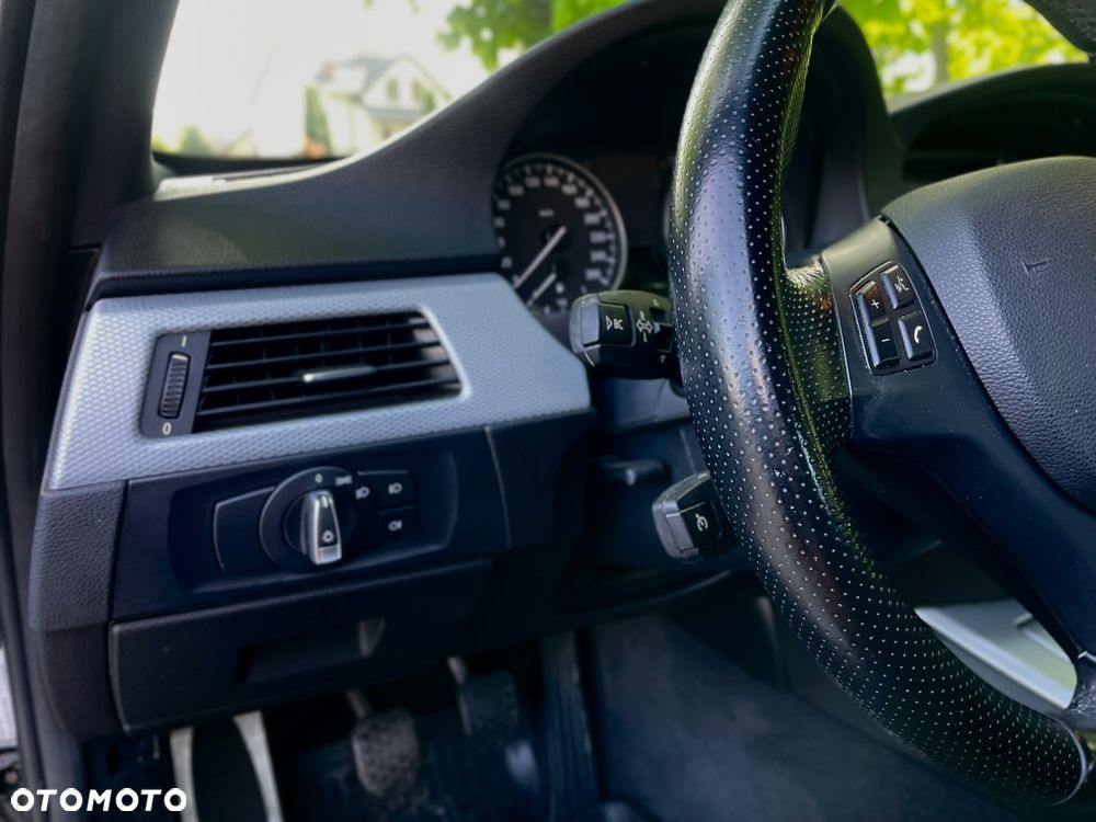 BMW Seria 3 318i Edition Sport - 16