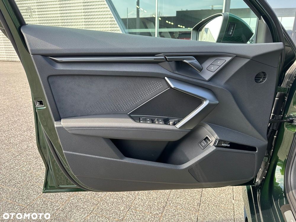 Audi RS3 Limousine - 12