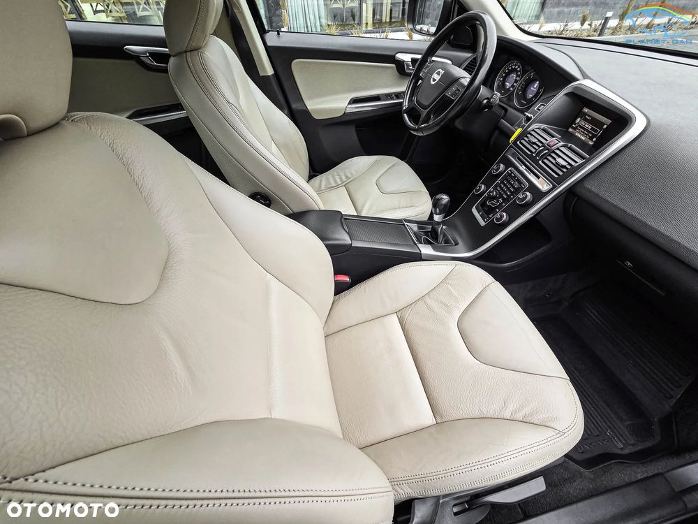 Volvo XC 60 D4 AWD Kinetic - 17