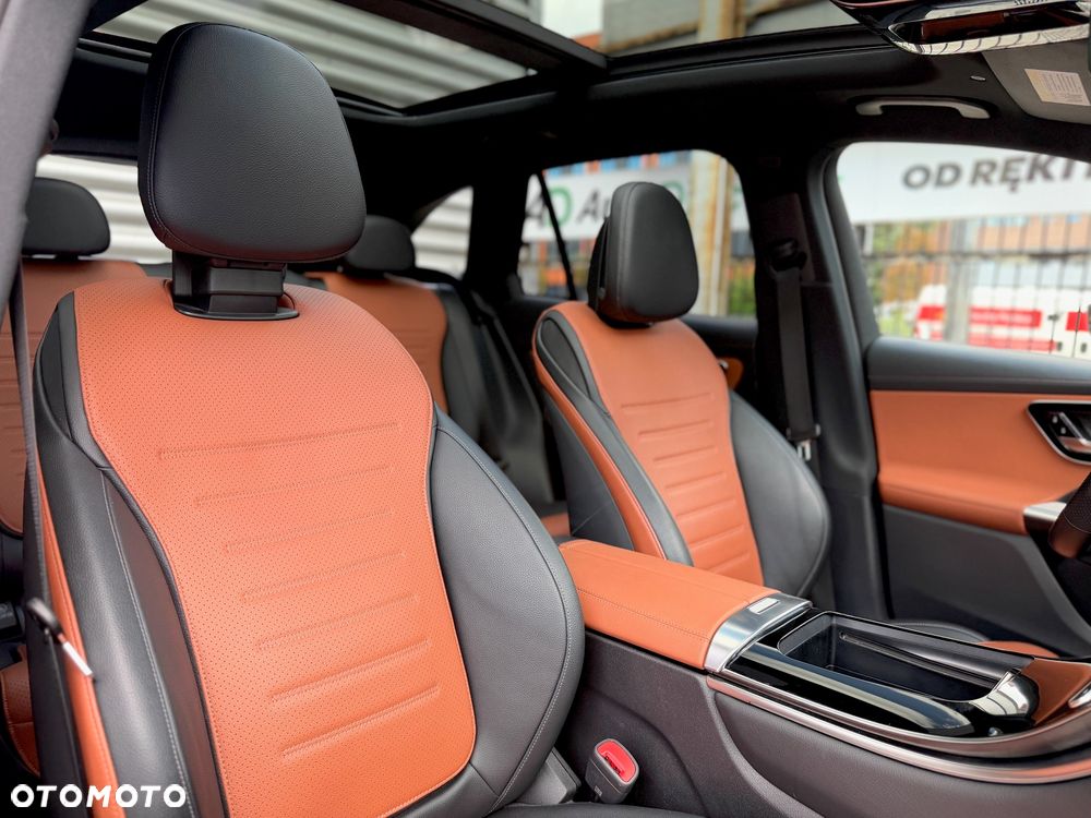 Mercedes-Benz GLC 300 4Matic 9G-TRONIC AMG Line Advanced - 23