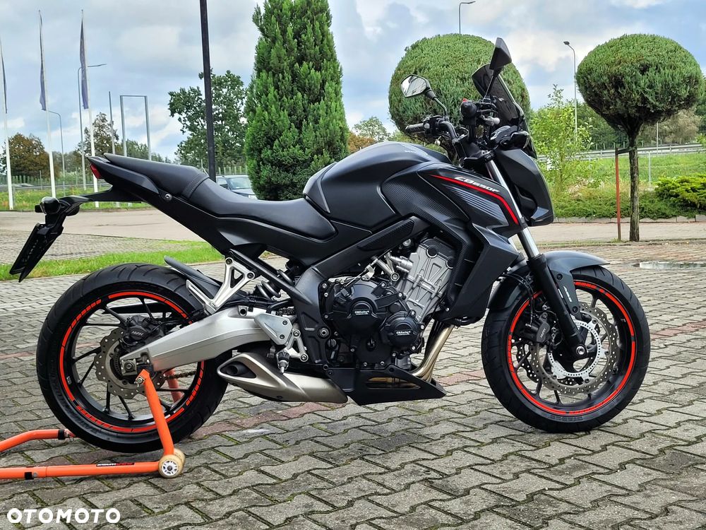 Honda CB - 12