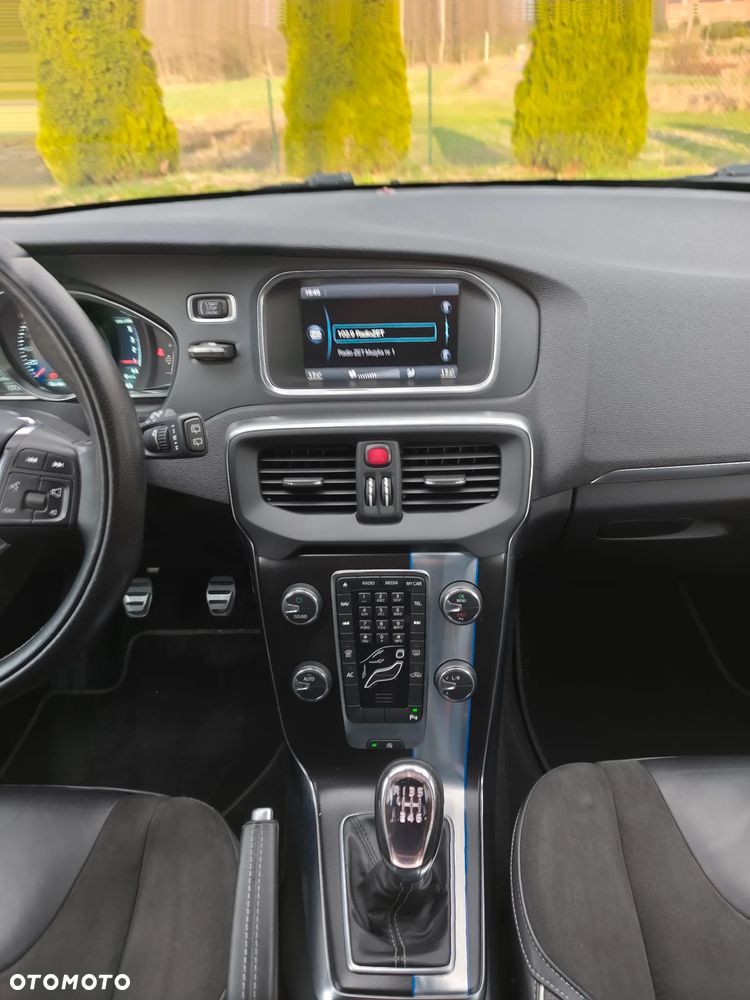 Volvo V40 D2 R Design - 16