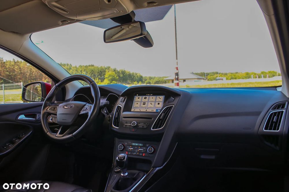 Ford Focus 1.5 EcoBlue Start-Stopp-System ST-LINE DESIGN - 36