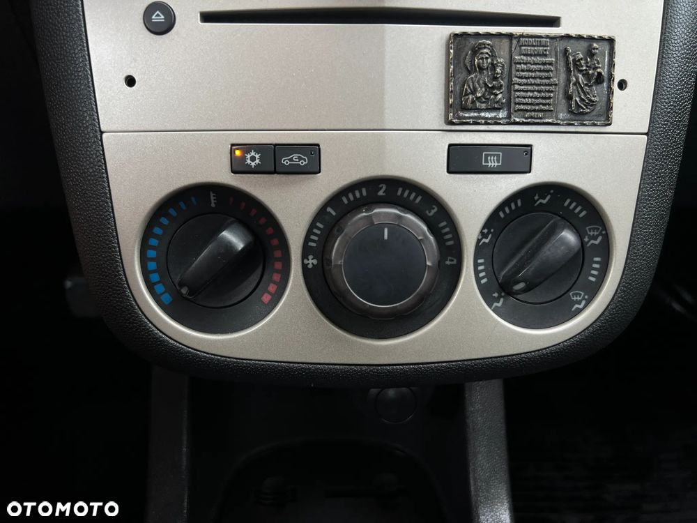 Opel Corsa - 22