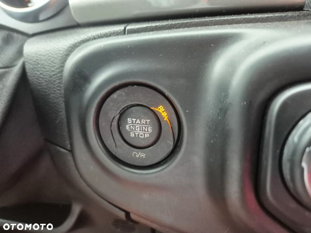 Jeep Wrangler Unlimited GME 2.0 Turbo Sahara - 33