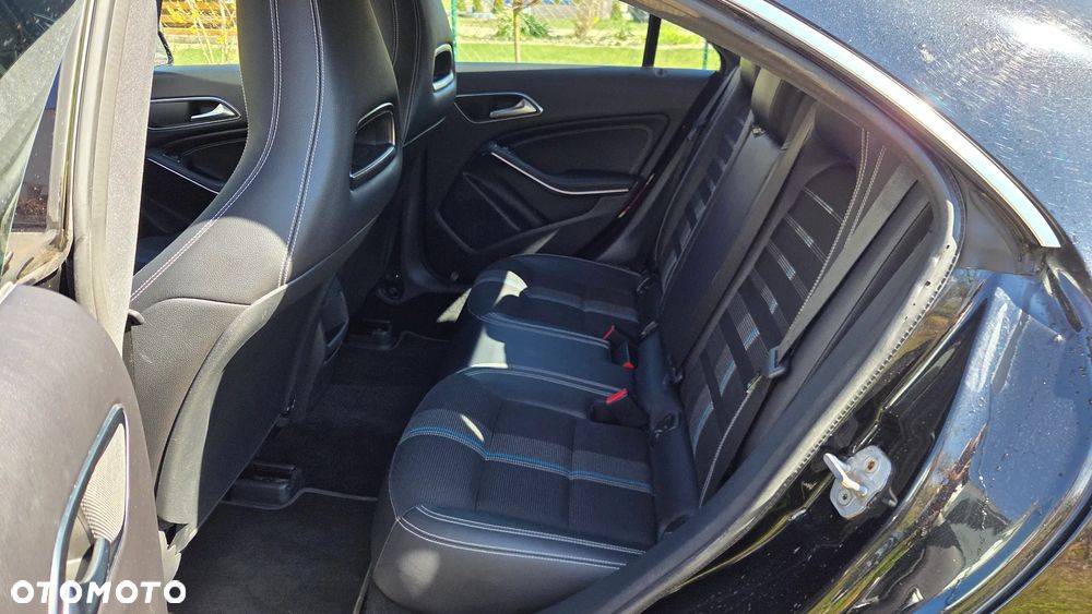 Mercedes-Benz CLA 180 7G-DCT Urban - 7