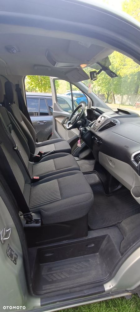 Ford Tourneo Custom - 28