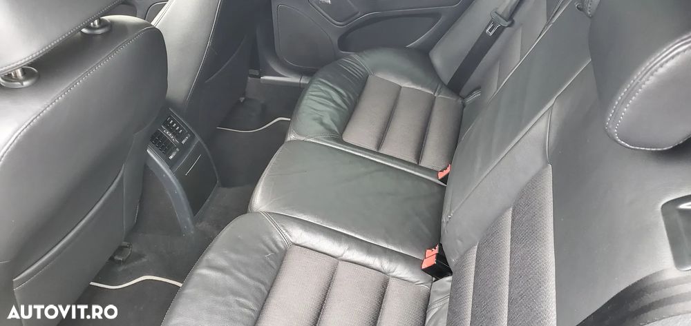 Skoda Octavia 2.0 FSI Laurin & Klement - 12