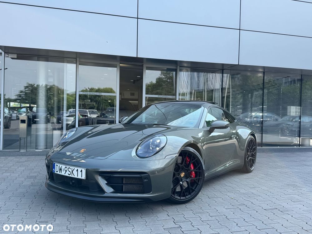 Porsche 911 Carrera 4 GTS - 1