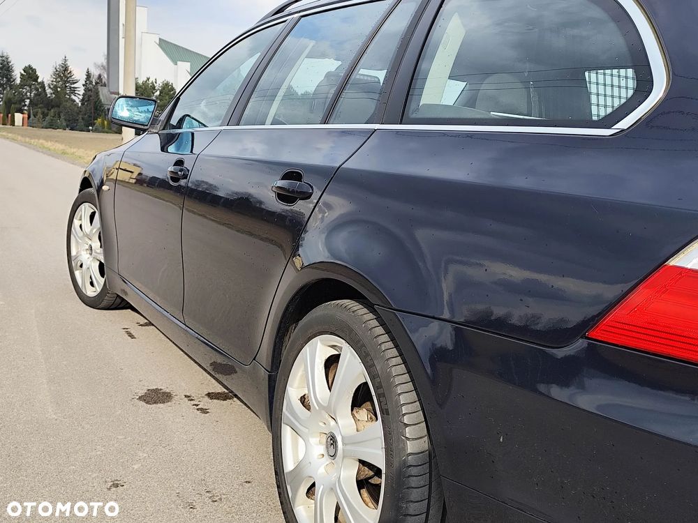 BMW Seria 5 525d - 23