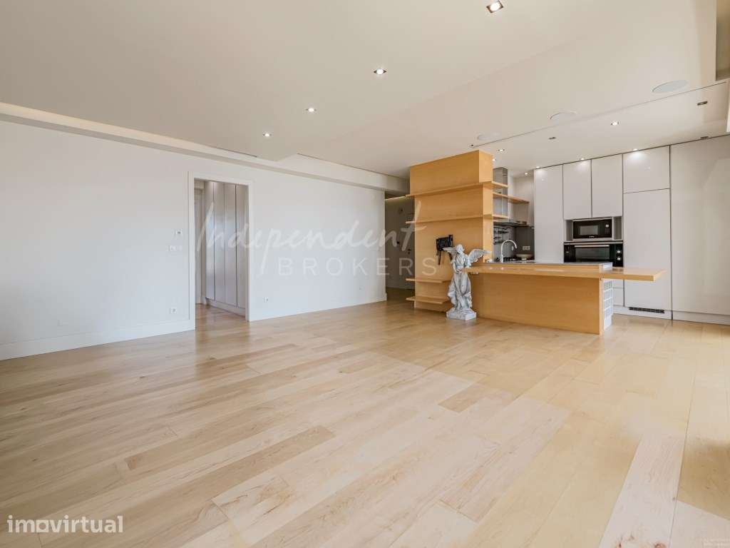 APARTAMENTO T3 TRANSFORMADO EM T2+1 NA AVENIDA CONSELHEIRO FERNANDO... - Grande imagem: 5/24