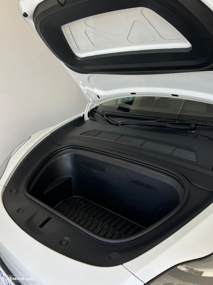 Tesla Model Y Long Range Dual Motor AWD - 17