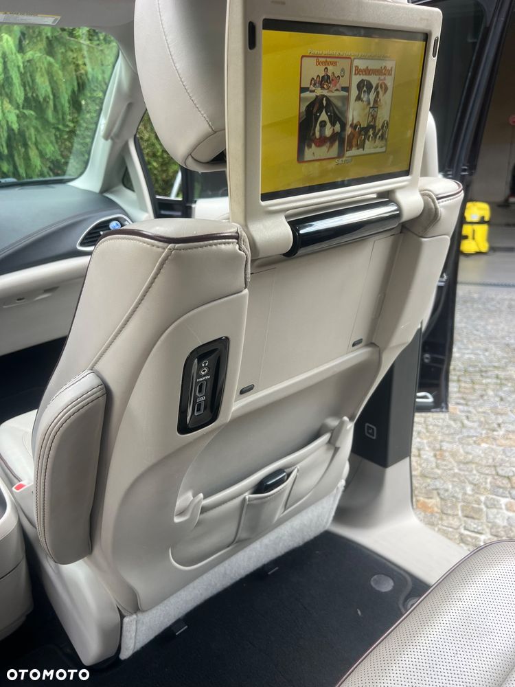 Chrysler Pacifica - 16