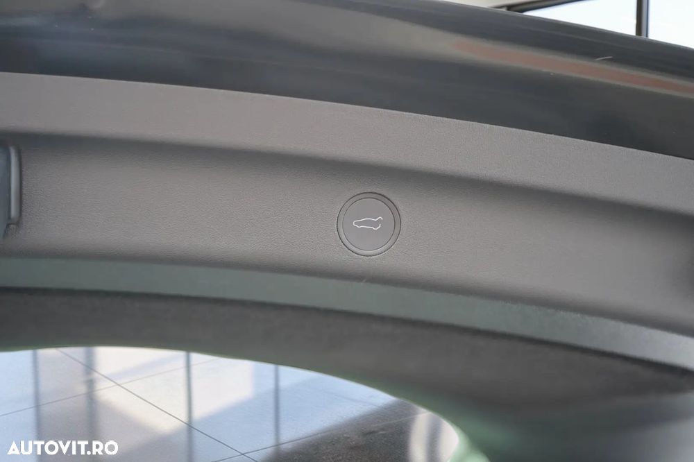 Tesla Model Y Long Range Dual Motor AWD - 12