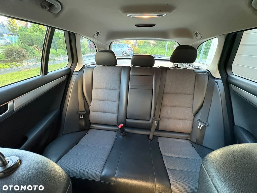 Mercedes-Benz Klasa C 220 CDI DPF (BlueEFFICIENCY) 7G-TRONIC Avantgarde - 5