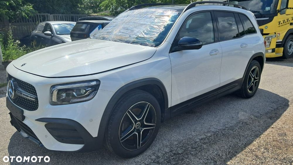 Mercedes-Benz GLB - 9