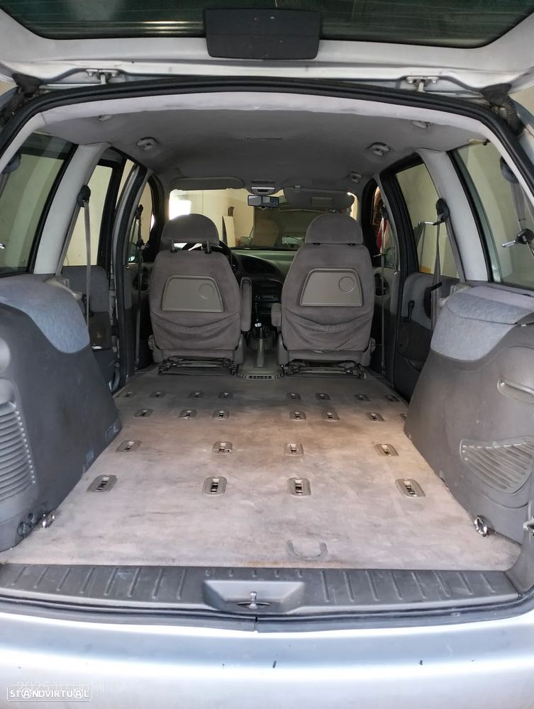 Ford Galaxy 1.9 TDi GLX - 9