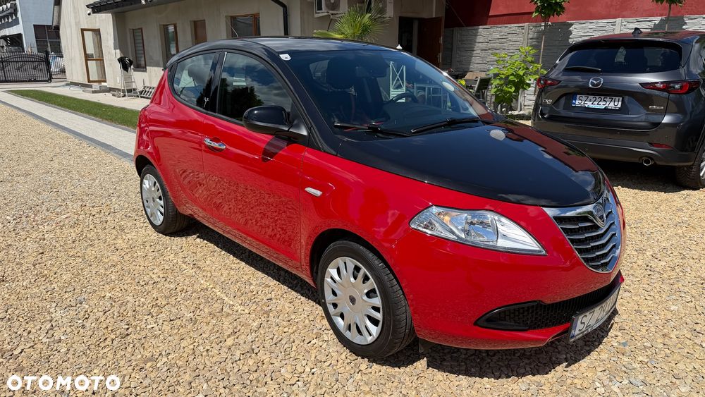 Lancia Ypsilon Y 1.2 8v Black & Red Edition - 29