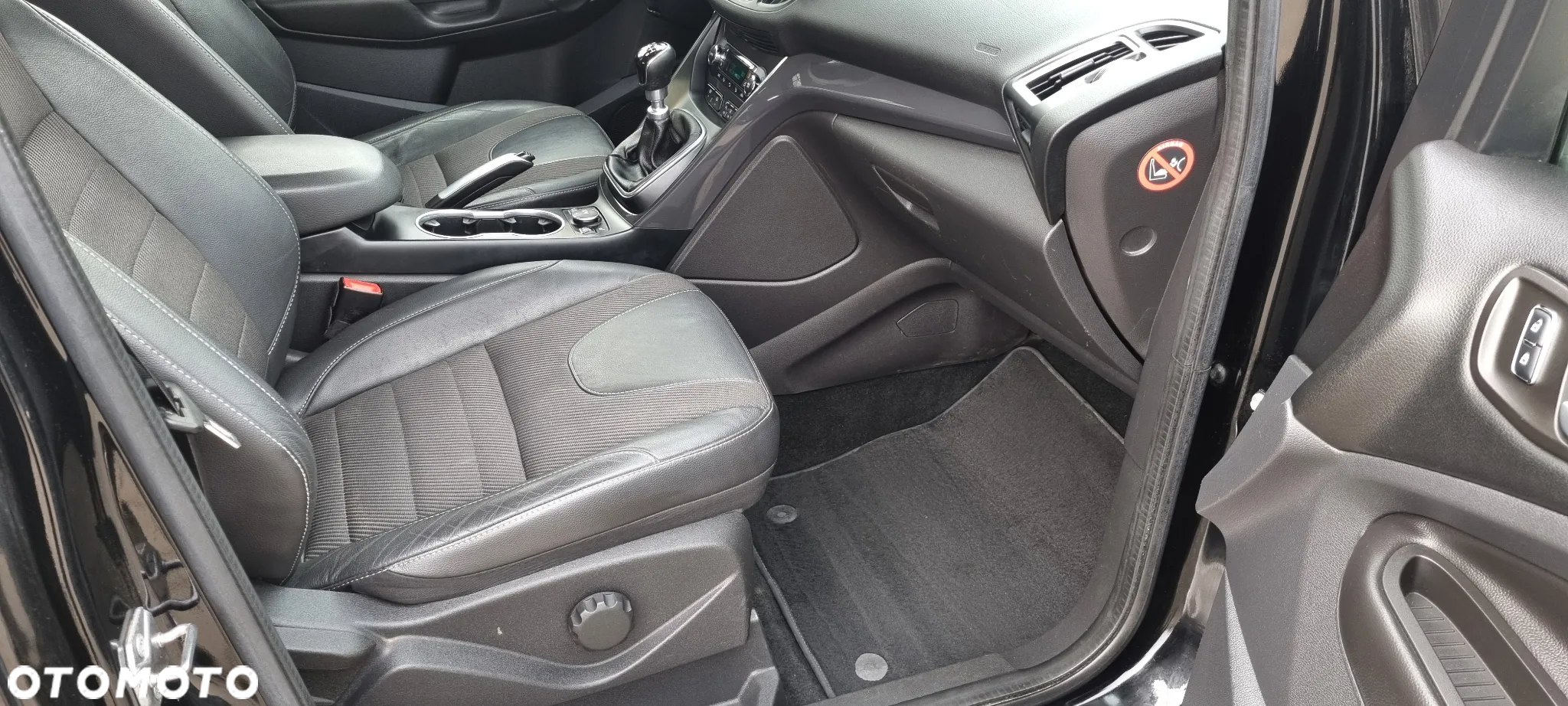 Ford Kuga 2.0 TDCi 2x4 Titanium - 12