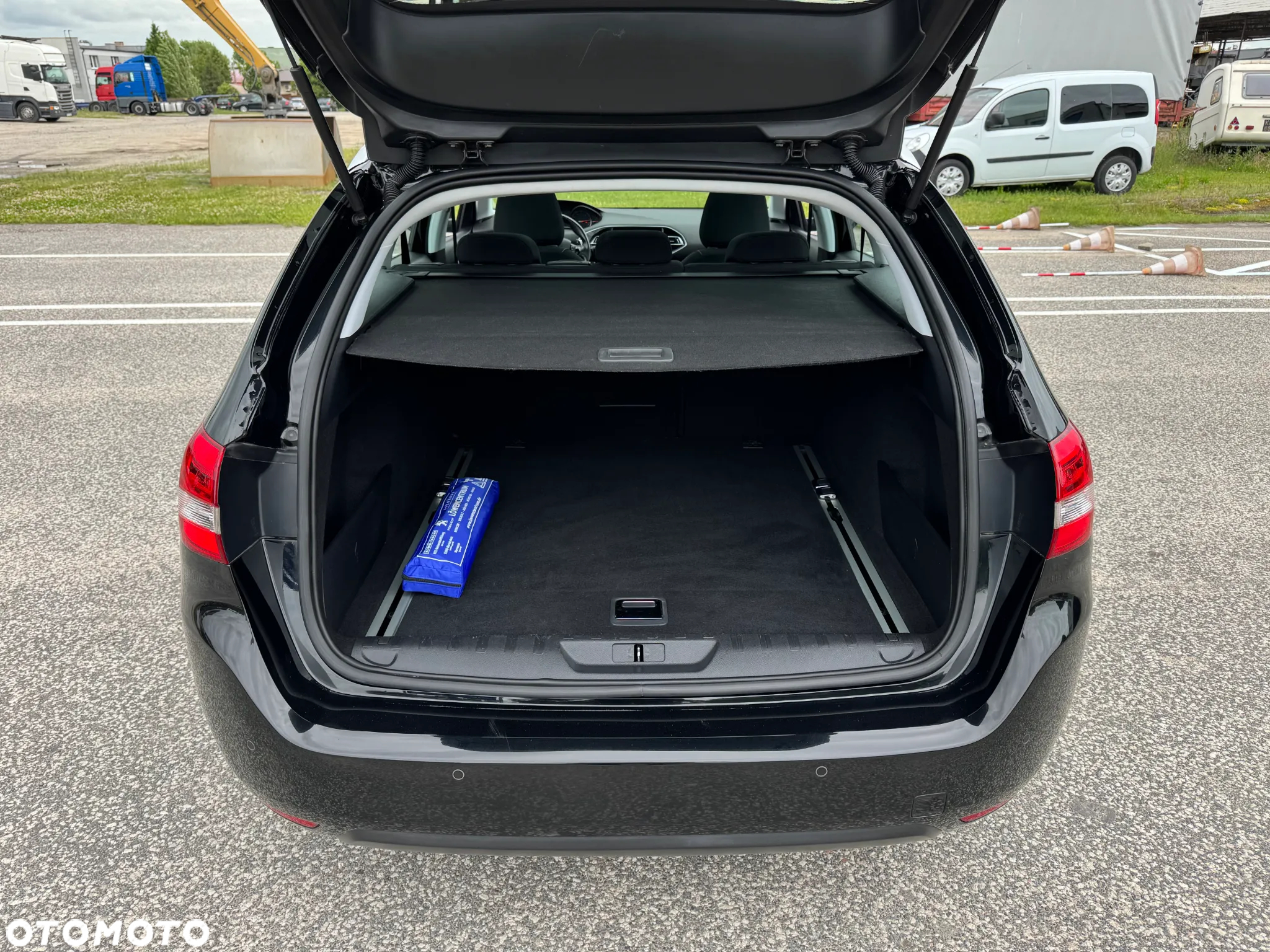 Peugeot 308 SW BlueHDi 130 EAT8 Stop & Start Allure Business-Paket - 7