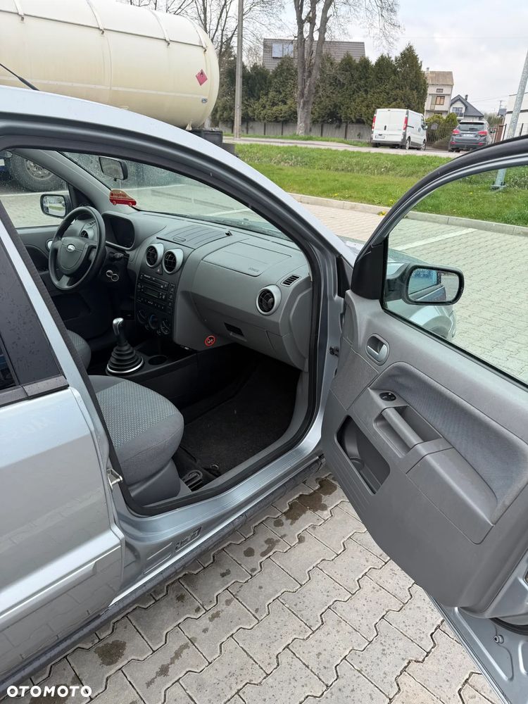 Ford Fusion 1.4 + - 12