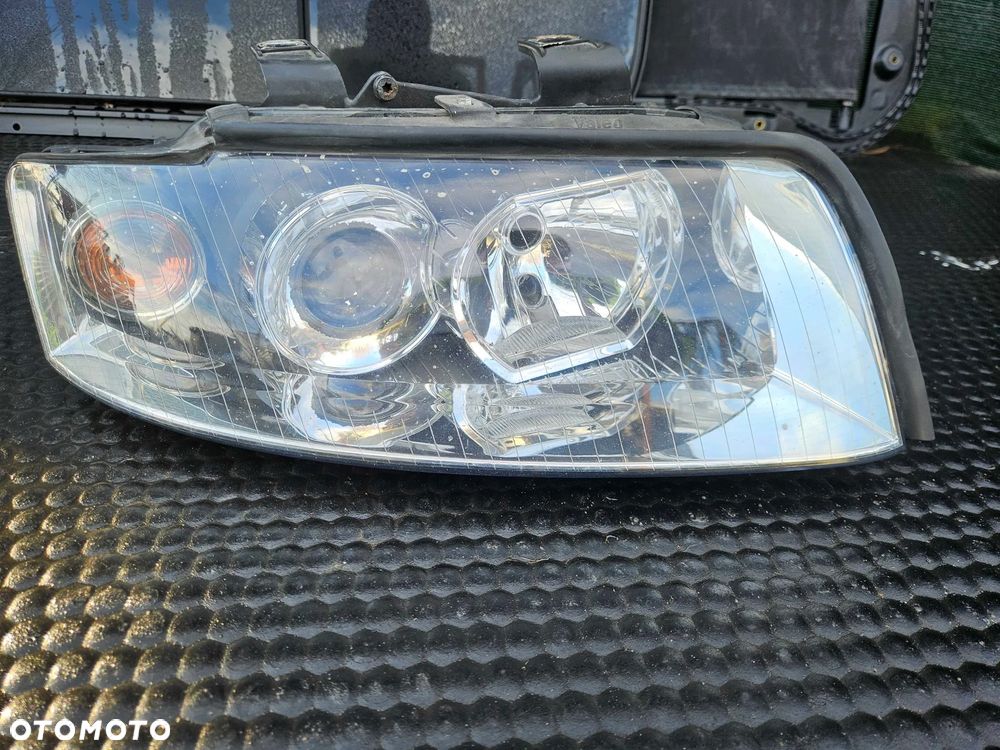 Reflektor Lampa Xenon D1S Przód Przednia PRAWA Valeo Europa Audi A4 B6 - 1