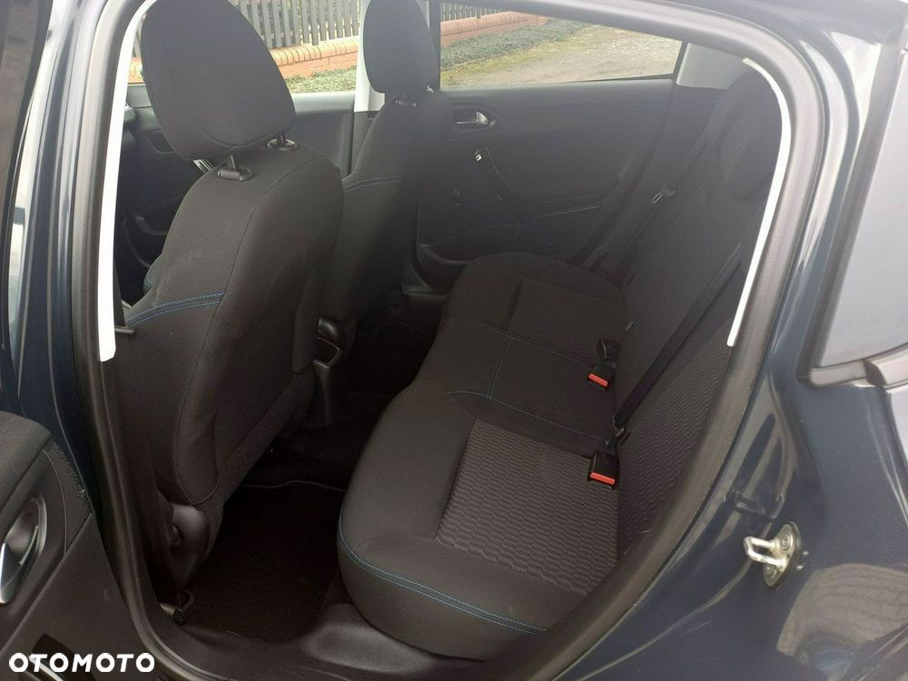 Peugeot 208 - 18