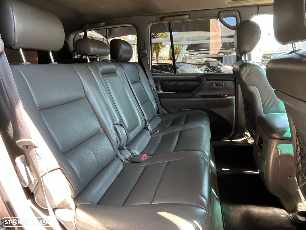 Toyota Land Cruiser - 53