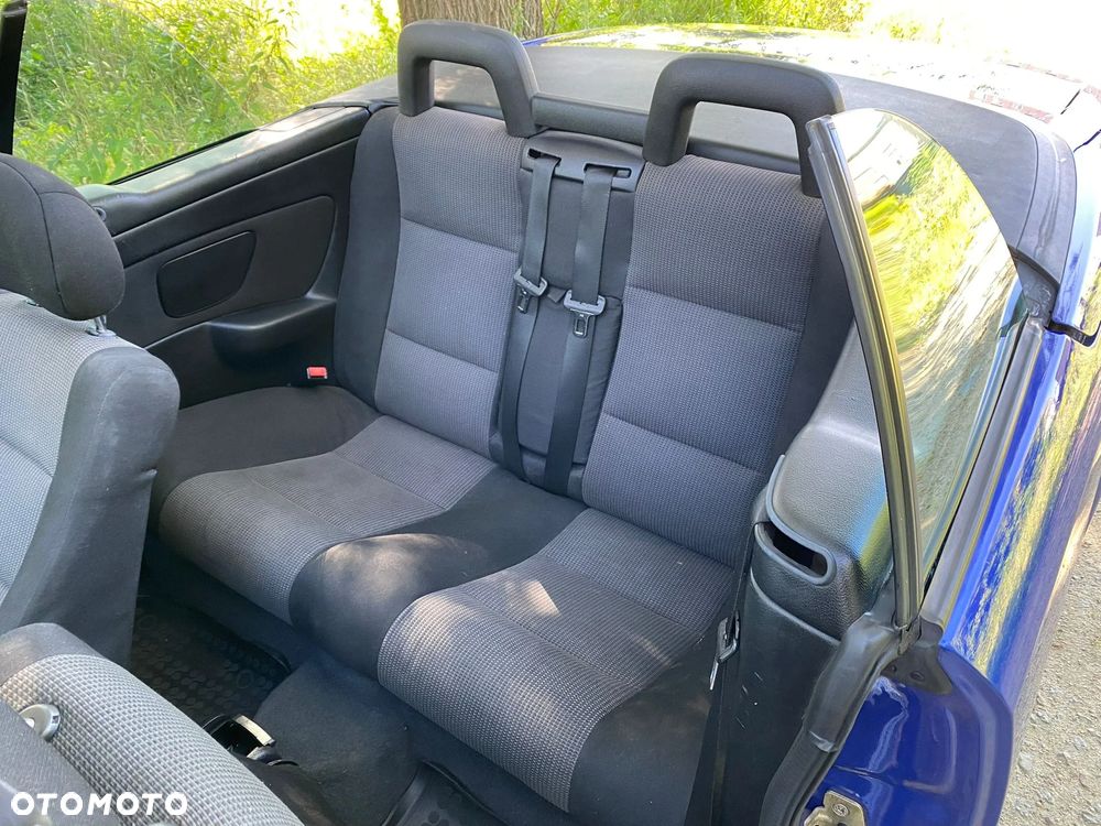 Opel Astra 1.6 Sportive - 28