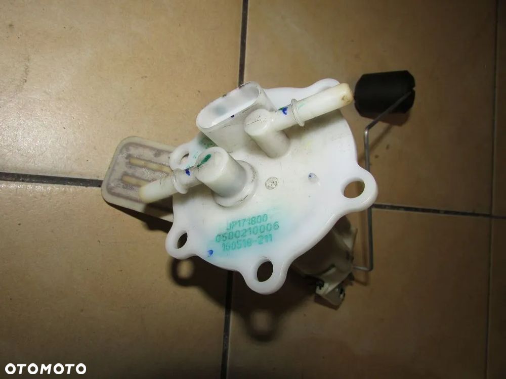 KTM Duke 125 17-23 pompa paliwa - 2