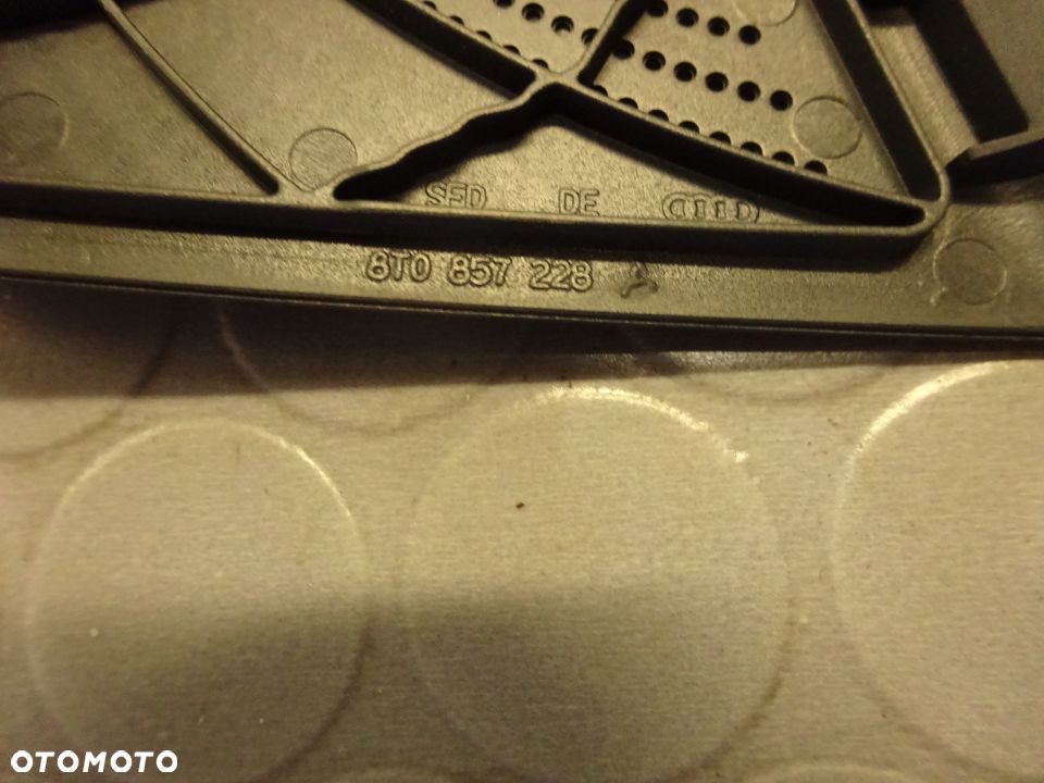 8T0857227A 8T0857228A zaslepka oslona glosnika  bang olufsen Audi A4 B8 czesci - 3
