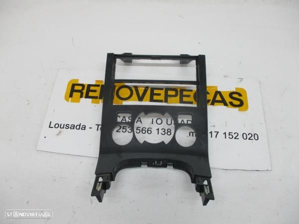 Moldura / Estrutura Consola Central / Rádio Peugeot 3008 Veículo Multi - 2
