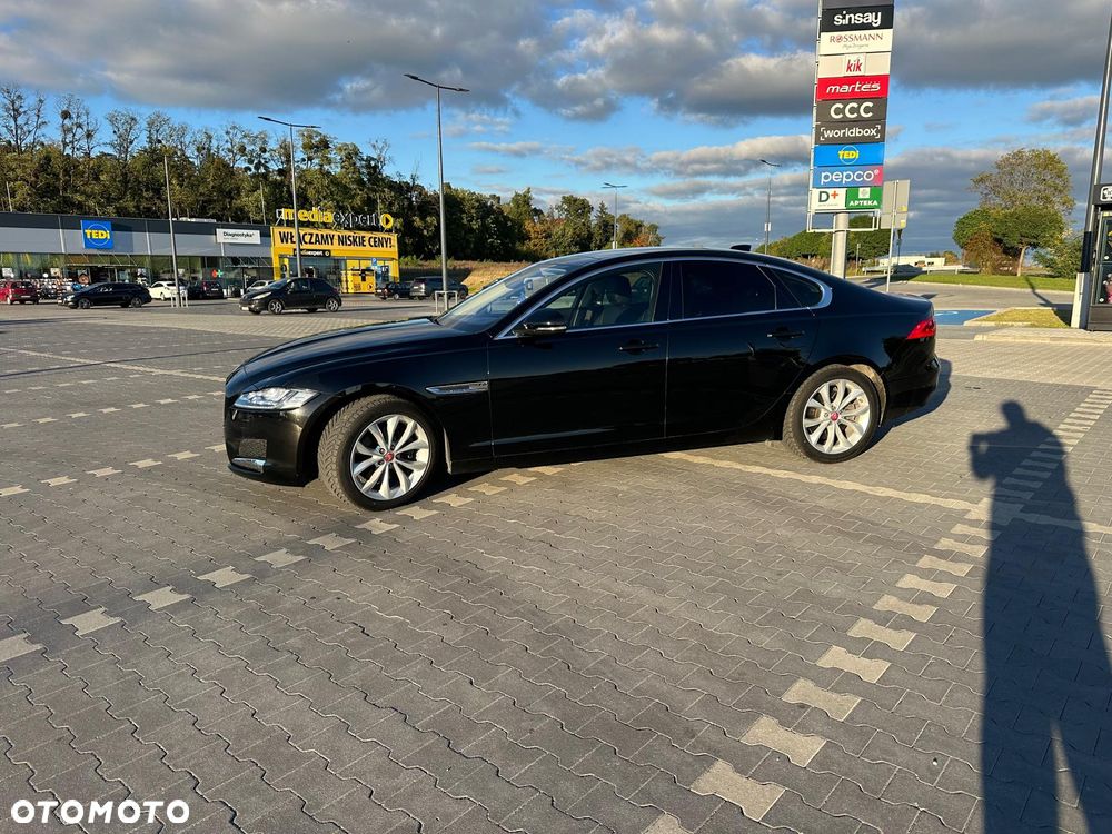 Jaguar XF 25t Prestige - 8