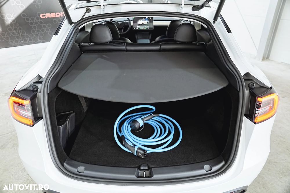 Tesla Model Y - 24