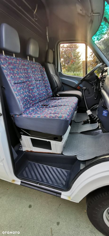 Mercedes-Benz Sprinter - 11