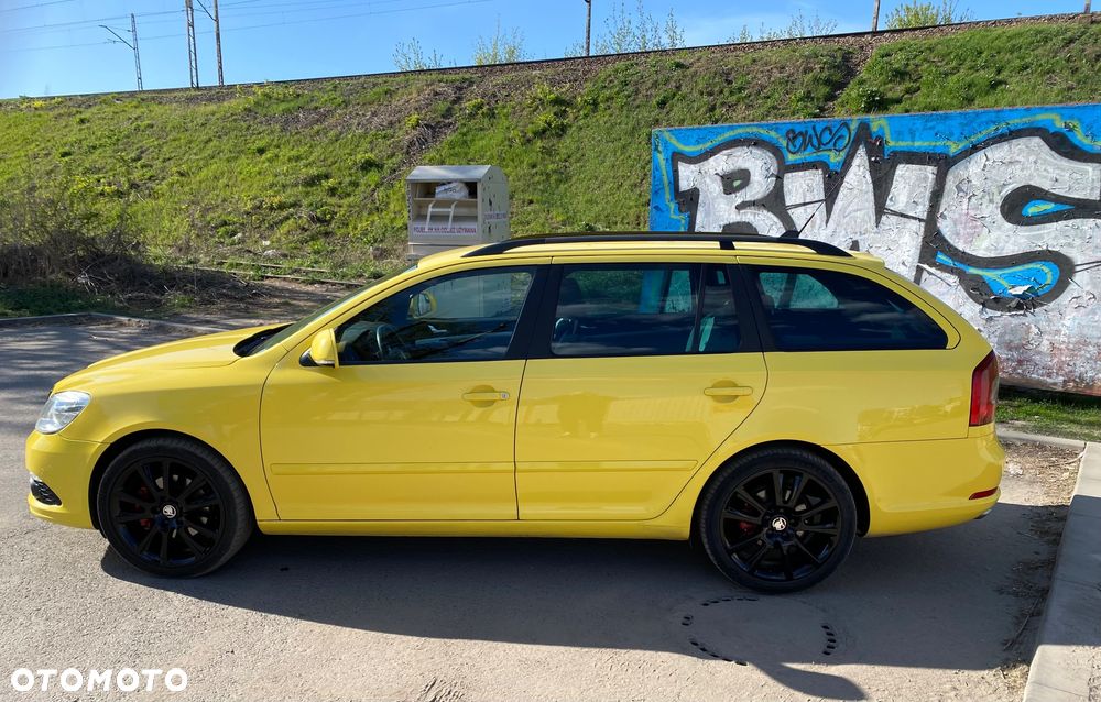 Skoda Octavia 2.0 TDI CR DPF DSG RS - 3
