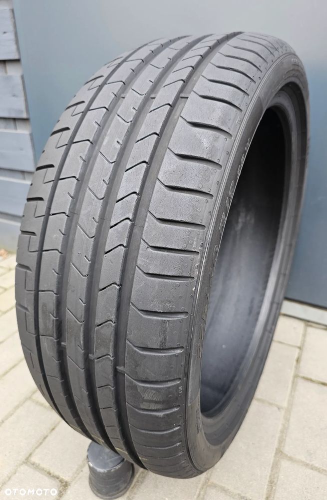 Pirelli P Zero 225/40R19 93 W - 1