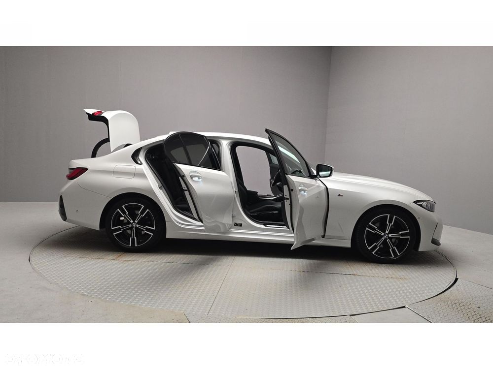 BMW Seria 3 320d xDrive mHEV M Sport - 11