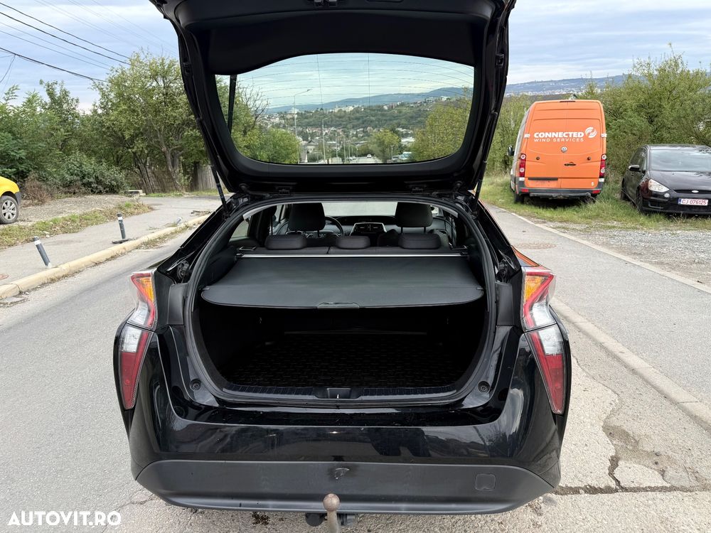 Toyota Prius 1.8 HSD Exclusive Plus - 23