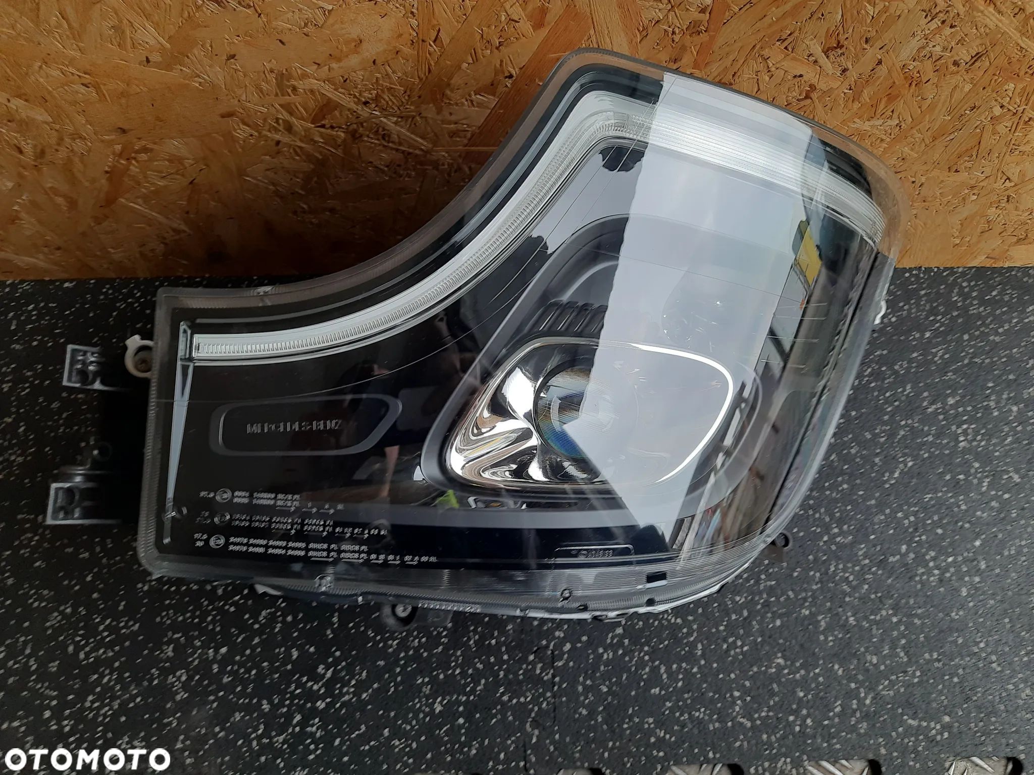 # MERCEDES ACTROS MP4 MP5 EURO 6 LAMPA REFLEKTOR LEWA PRZEDNIA FULL LED NOWA 9618200859 - 1