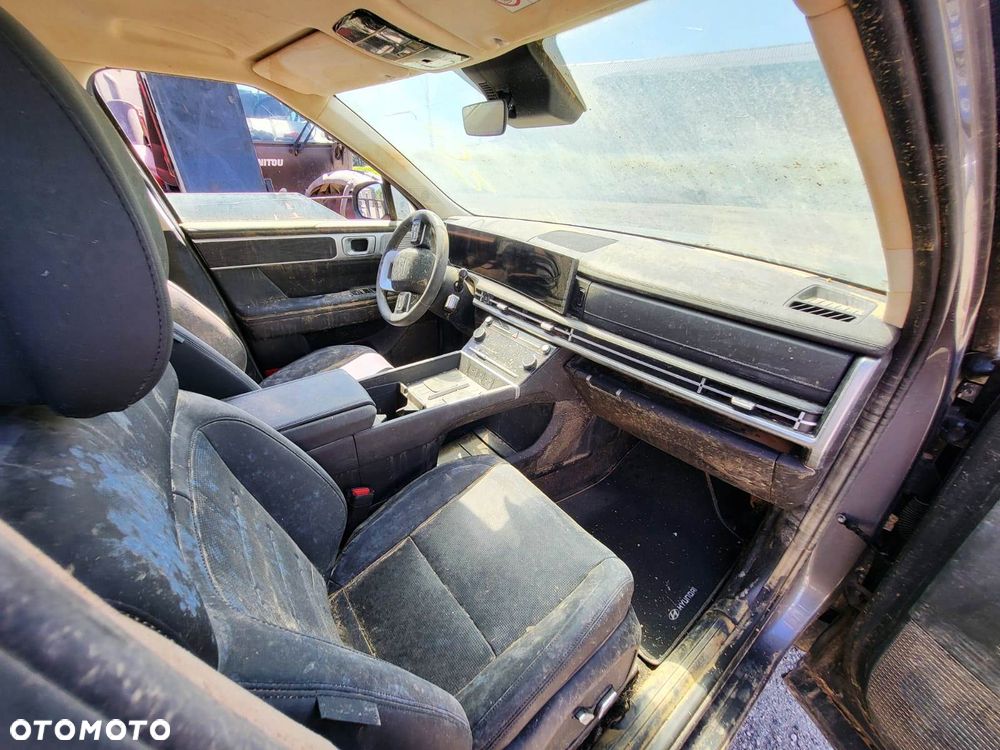 Hyundai Santa Fe 1.6 HEV 2WD SEVEN Signature - 9