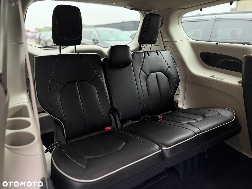 Chrysler Pacifica - 22