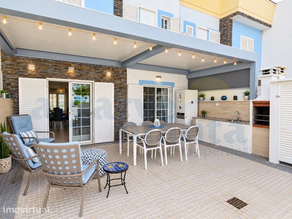 Moradia T3+2 com Piscina Privada, Estacionamento e Terraço no Coraç... - Grande imagem: 5/38